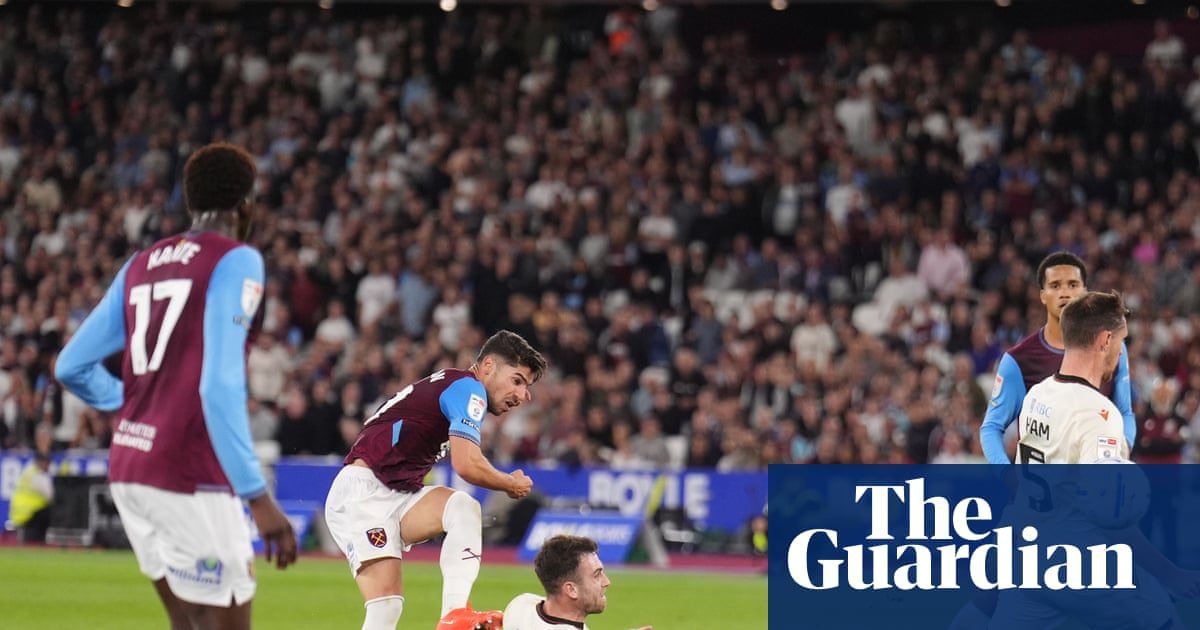 West Ham cut loose to hit Wrexham for six and go top of Championship