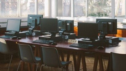 Von Delphi bis Moorhuhn: Eure Geschichten aus dem Informatikunterricht der 2000er Jahren