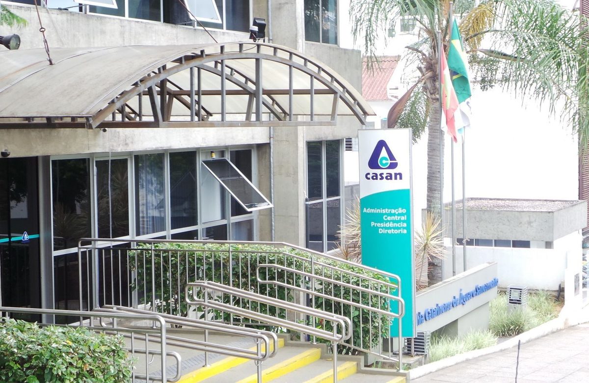 Concurso da Casan tem salários de até R$ 12 mil para trabalhar em diversas cidades de SC