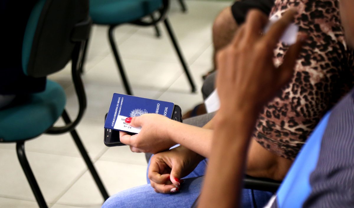Confira oportunidades de emprego e concursos com inscrições abertas no Ceará nesta segunda-feira (7)