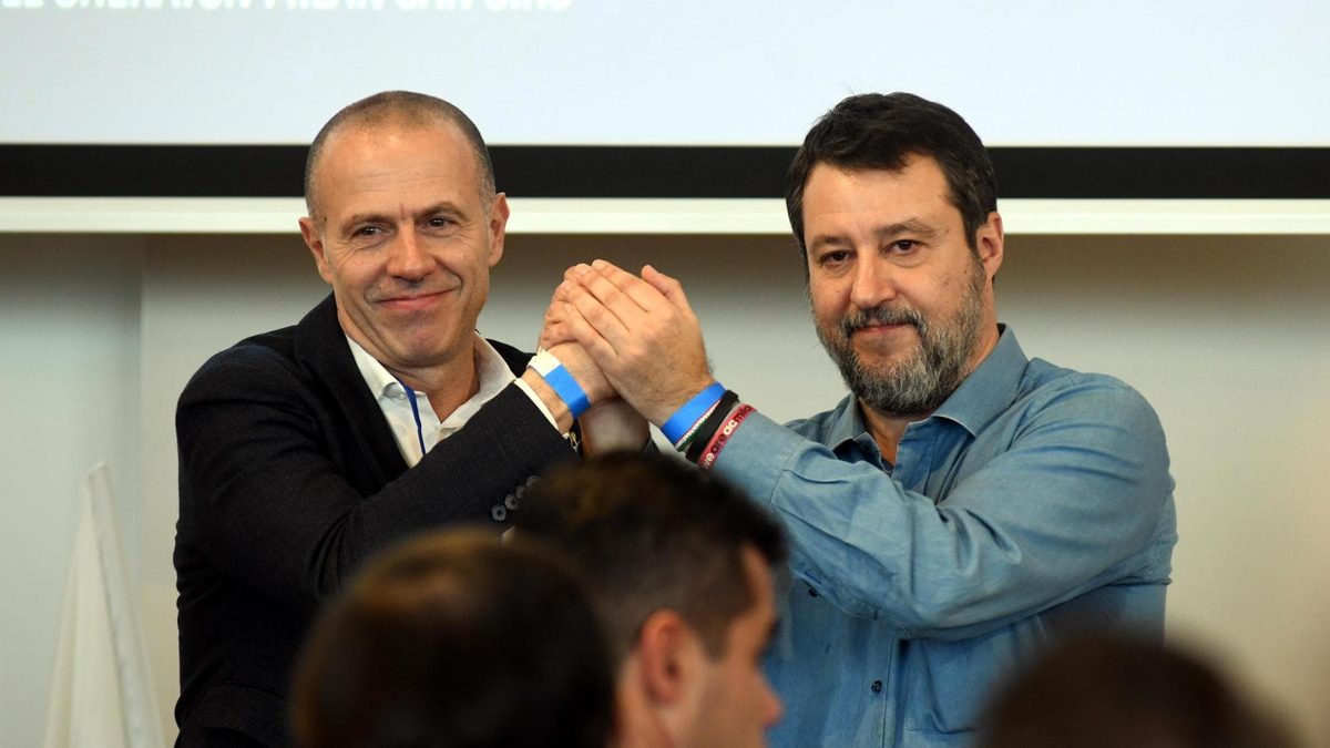 Resa dei conti nella Lega, Salvini vuole Borghi al posto di Romeo come capogruppo in Senato