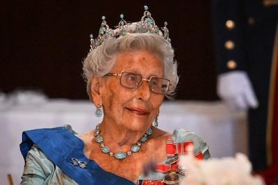 Noorse prinses Astrid (94) overleden, slechts twee dagen na uitvaart broer Harald