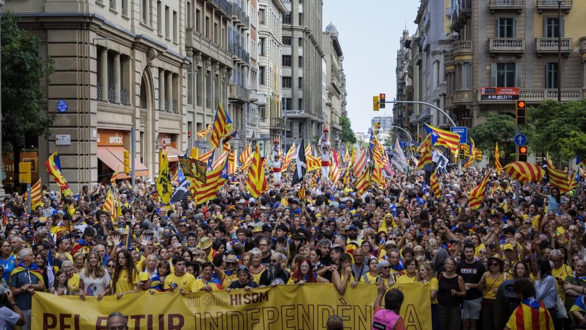 Diada con la vista puesta en la extrema derecha