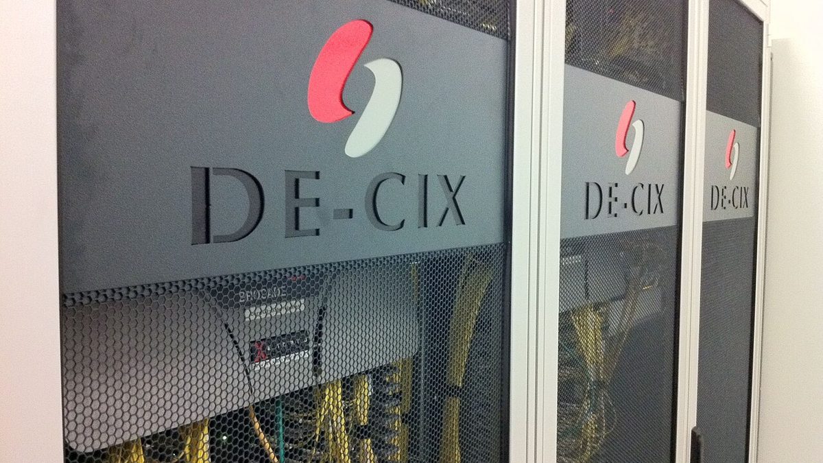 Knotenpunkt des Internets: Was im DE-CIX mit unseren Daten passiert