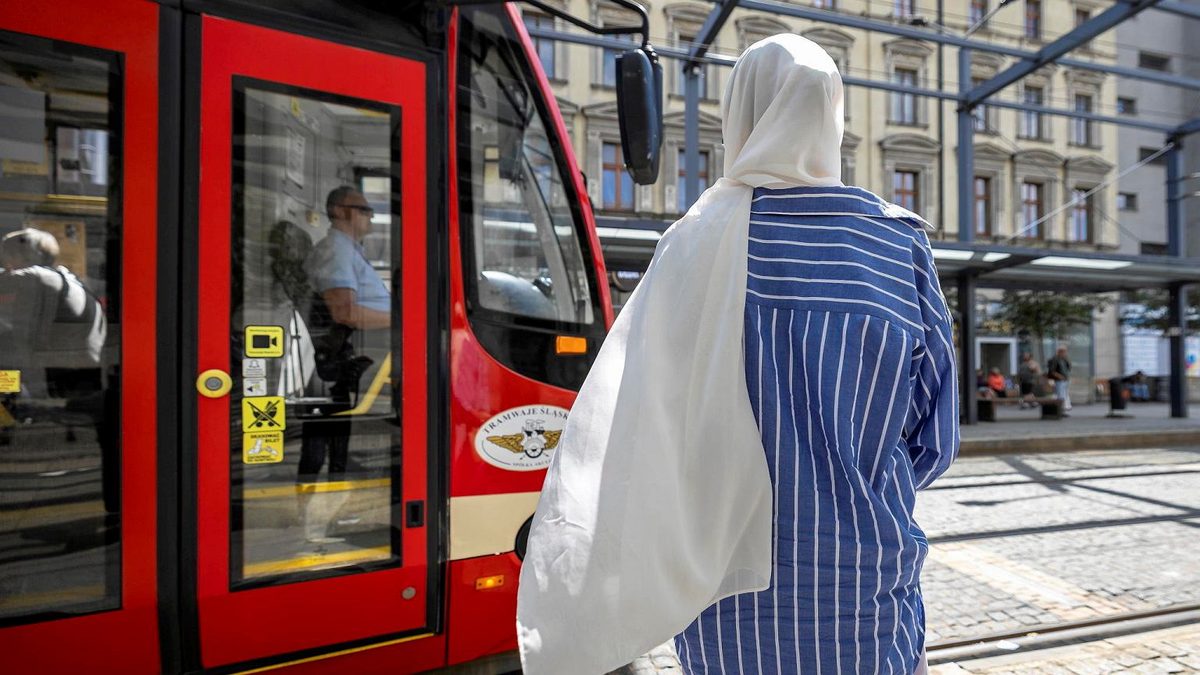 Zmiany w austriackich szkołach. Od poniedziałku zakaz noszenia hidżabów i burek przez uczennice