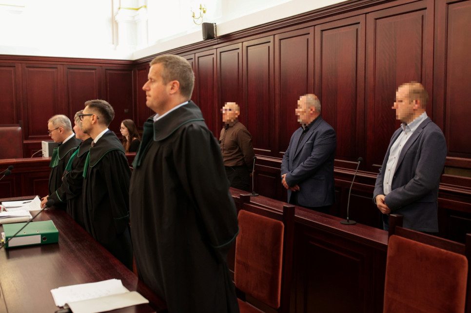 Śmierć 14-latki w Andrychowie. Ruszył proces policjantów