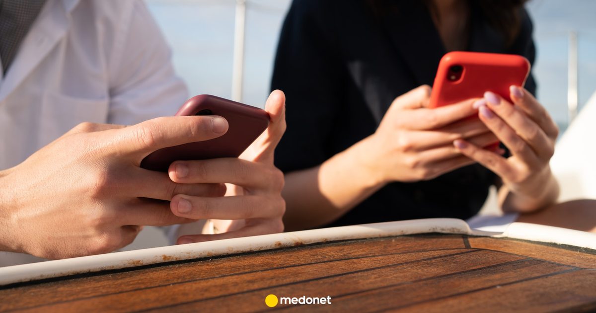 Dlaczego social media uzależniają tak skutecznie? "Sprawdzałam je po przebudzeniu i tuż przed zamknięciem oczu"