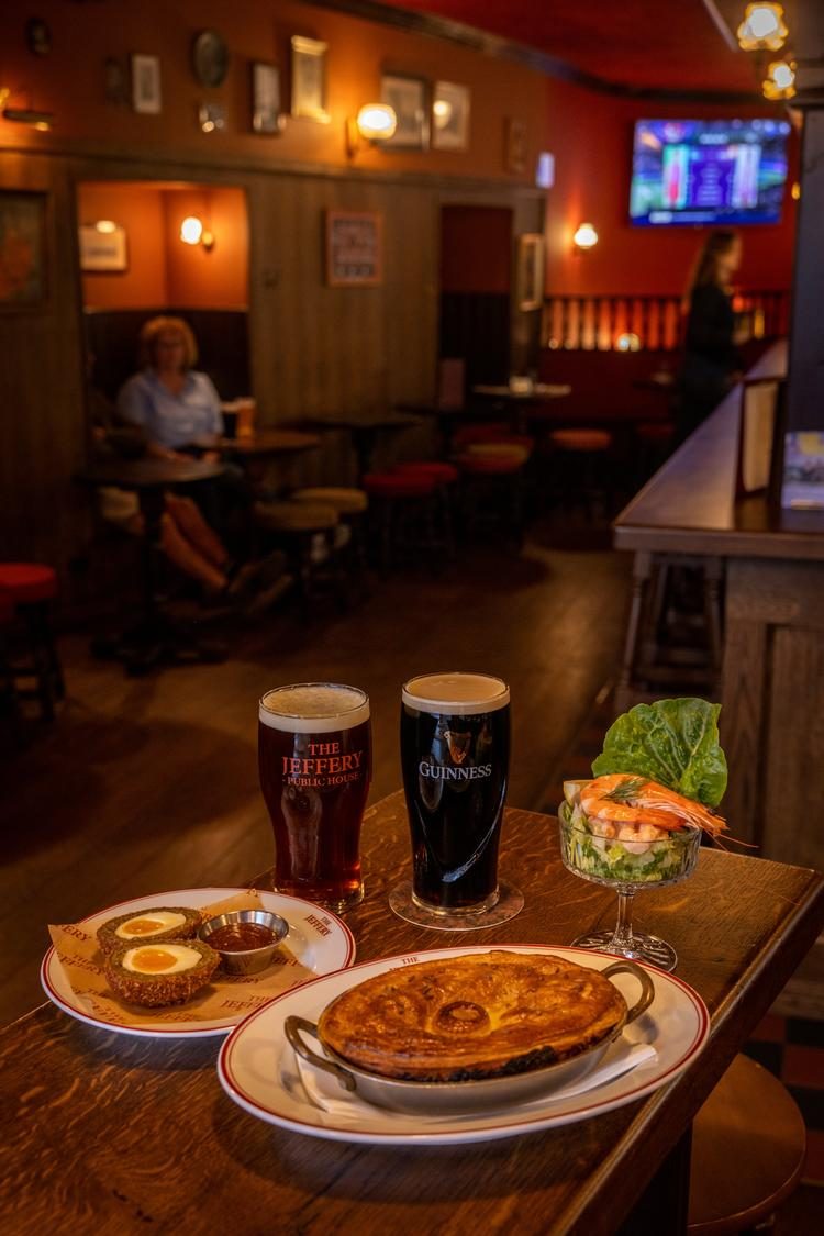 Den gamle bank er blevet forvandlet til byens hyggeligste pub