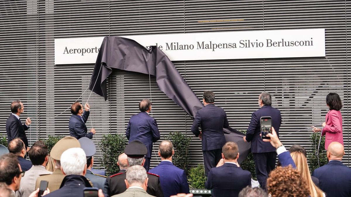 L’aeroporto di Milano Malpensa ufficialmente intitolato a Silvio Berlusconi. Ed è subito polemica