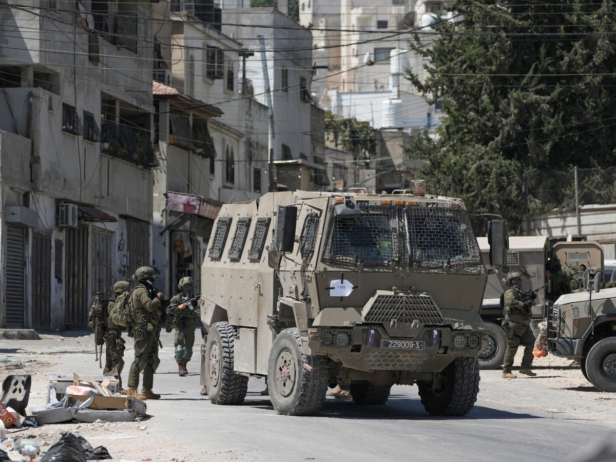 Israeli forces kill Palestinian suspect after settler stabbed in West Bank