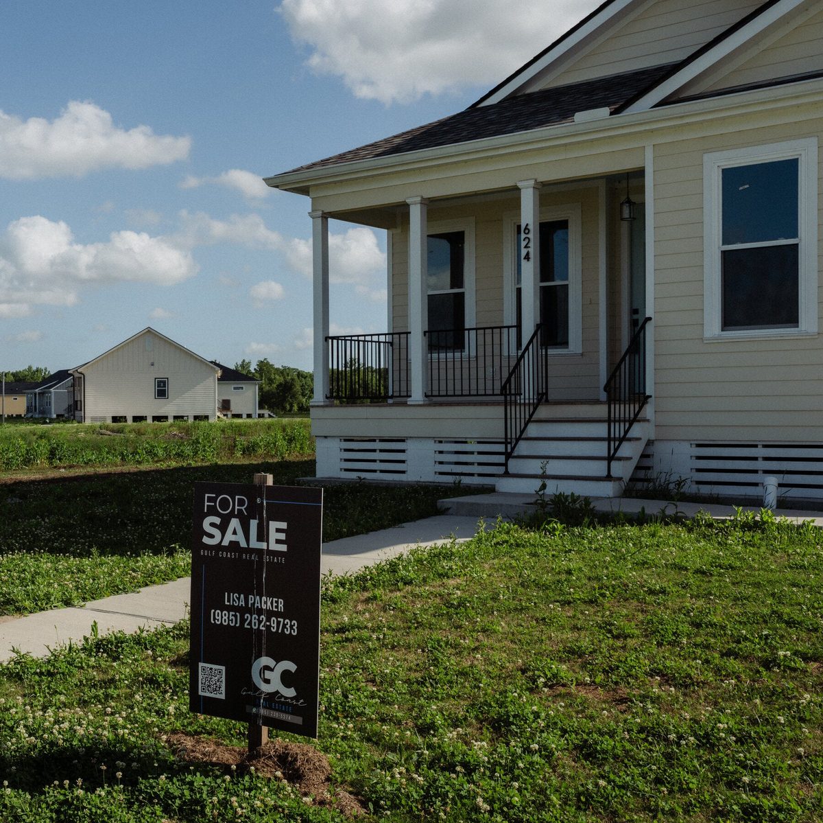 High Gas and Rising Mortgage Rates Trouble Trump as Midterms Near