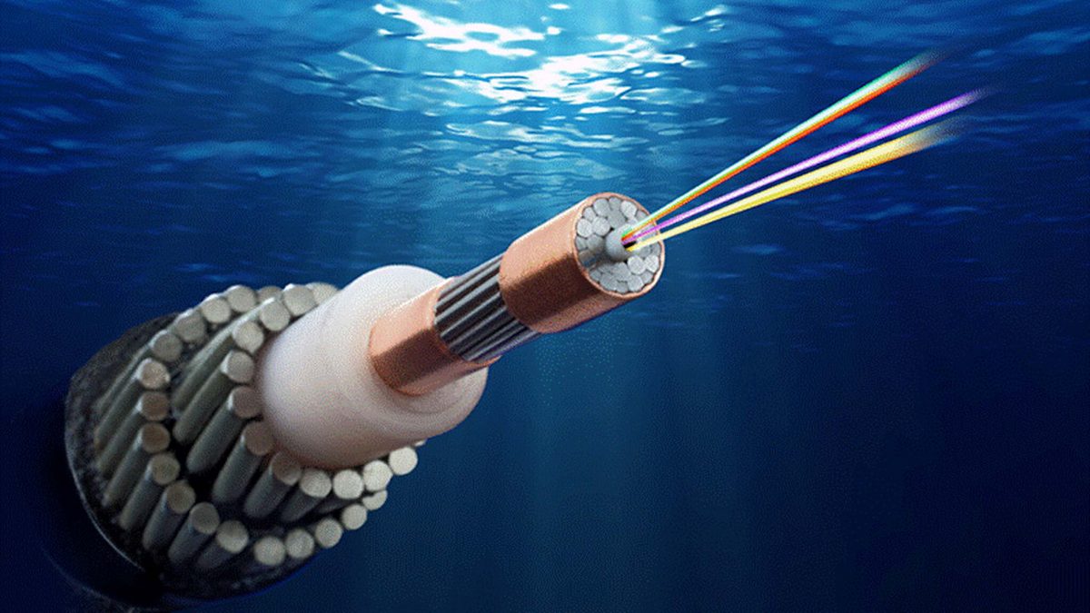 Glasfaserkabel im Meer - So reisen Internetdaten als Licht um die Welt