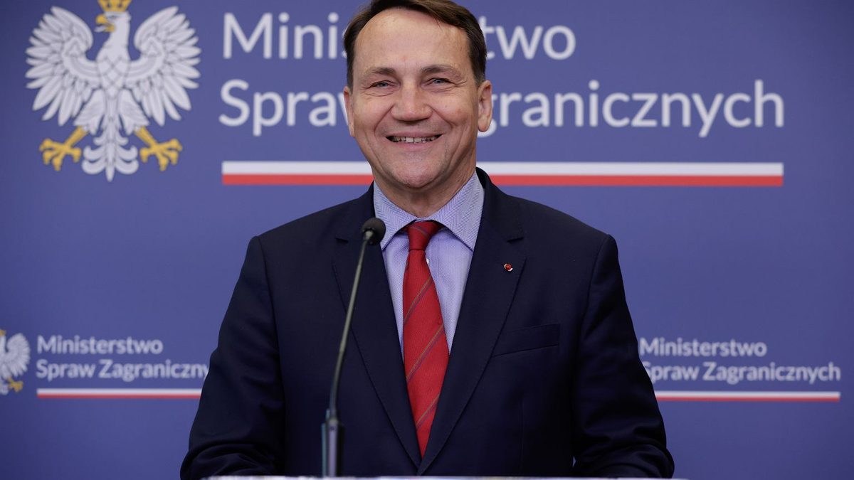 Sikorski kpi z negocjatorów Trumpa. "Życzylibyśmy sobie końca wojny, ale bez kapitulacji Ukrainy"