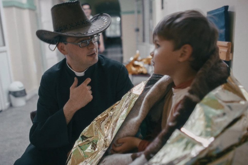 Reżyser dokumentu o księdzu Kaczkowskim: Ten film jest jak życie - słodko-gorzki