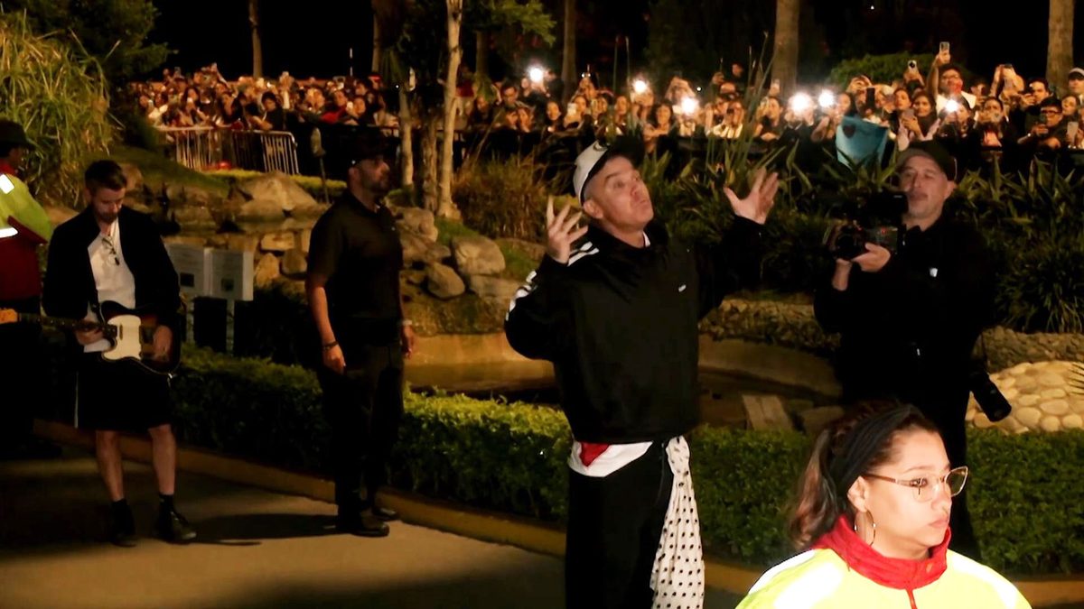 Robbie Williams sings with fans outside hotel after show cancelled in Peru