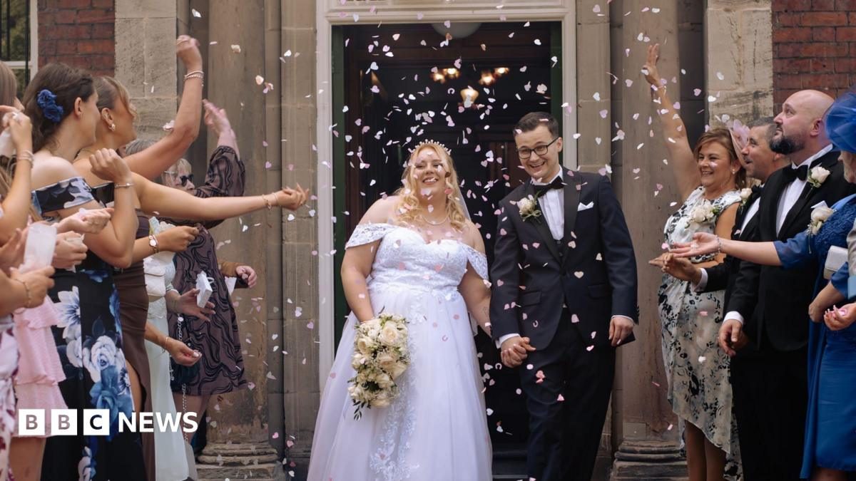 'Our wedding present ruined us': Couple join dozens in car seller dispute