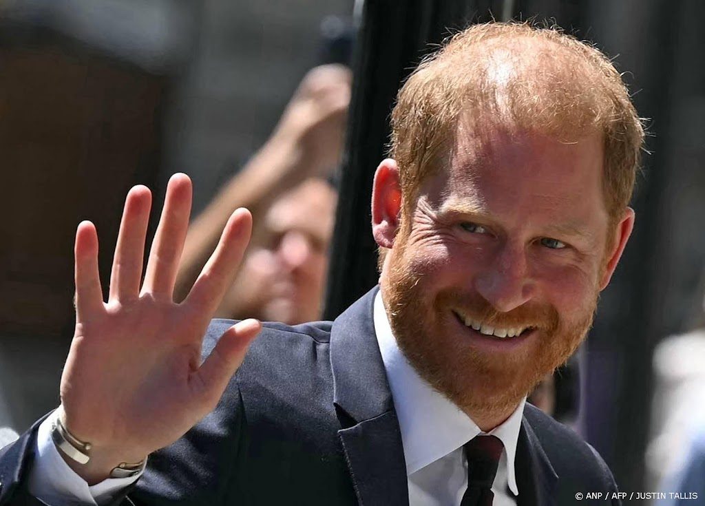 Prins Harry noemt het 'geweldig' weer terug in thuisland te zijn