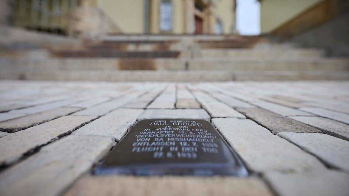 Bildungsministerin Prien: "Verbot von Stolpersteinen ist Skandal"