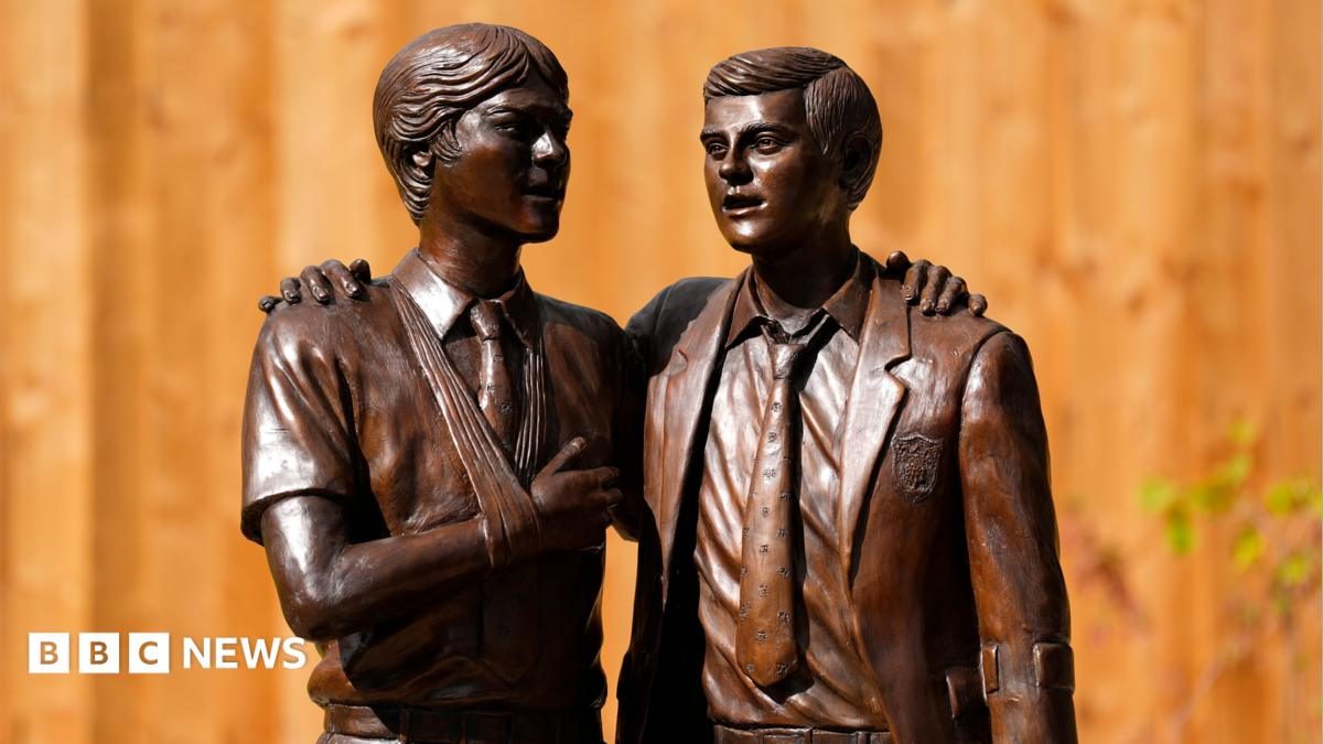 Memorial for pupils contaminated with HIV and hepatitis