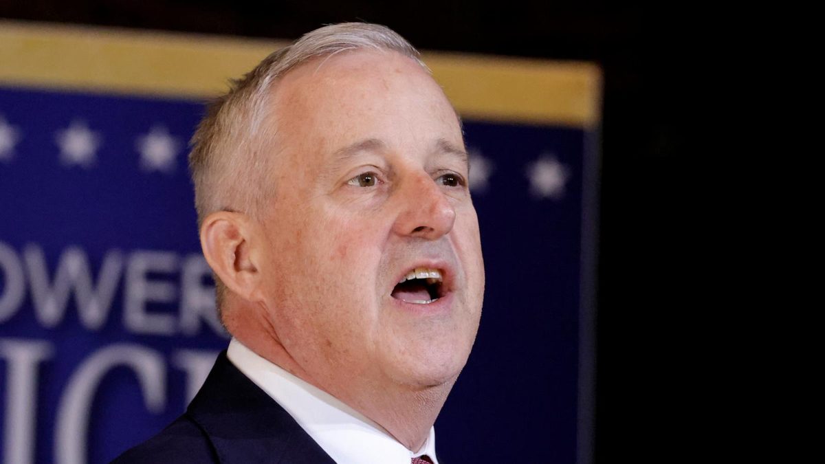Convicted sex offender offered opening prayer at rally for GOP Senate nominee in North Carolina