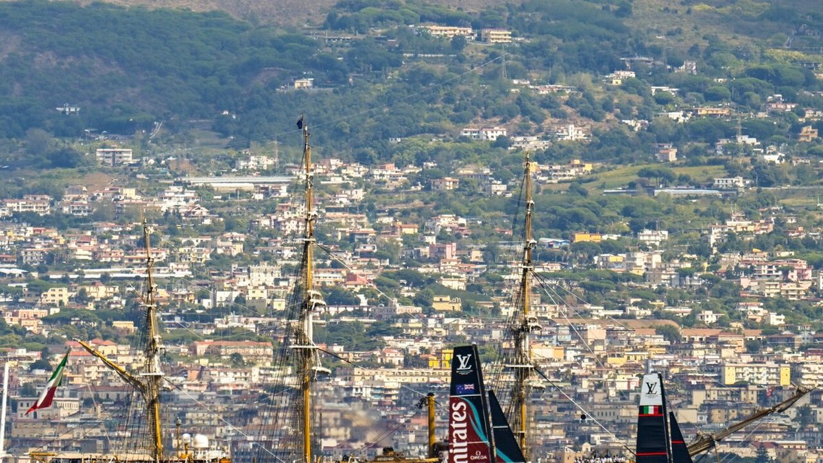 Crosetto incontra il personale del Vespucci, 'è il nostro orgoglio'