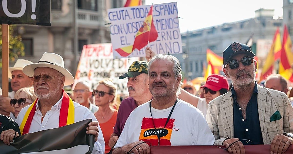 Miles de personas toman el centro de Madrid para exigir elecciones y la defensa de Ceuta