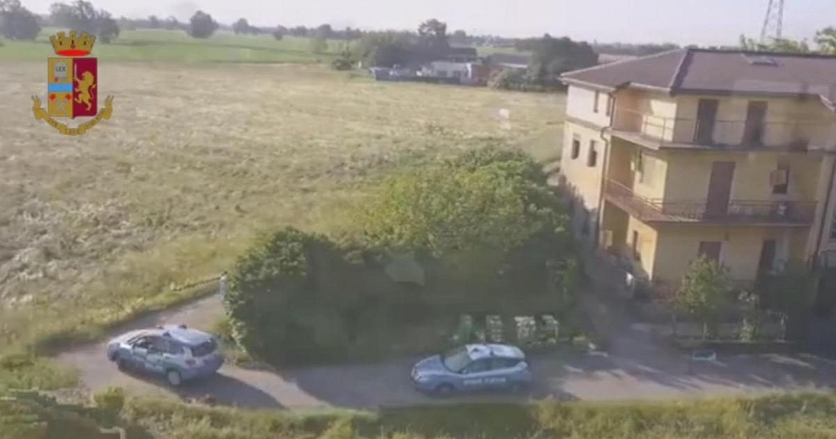 15enne trovato morto ai piedi di un traliccio dell'alta tensione nelle campagne di Lodi