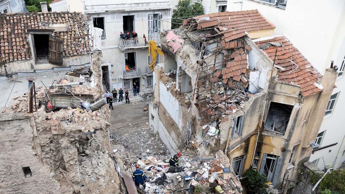 Rescuers pull 2 unconscious from collapsed building near the Acropolis in Greece