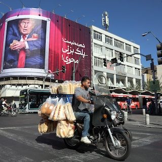 Trump wijst Iraans plan voor opening Straat van Hormuz af en wil aanvallen na midterms weer opvoeren, aldus WSJ