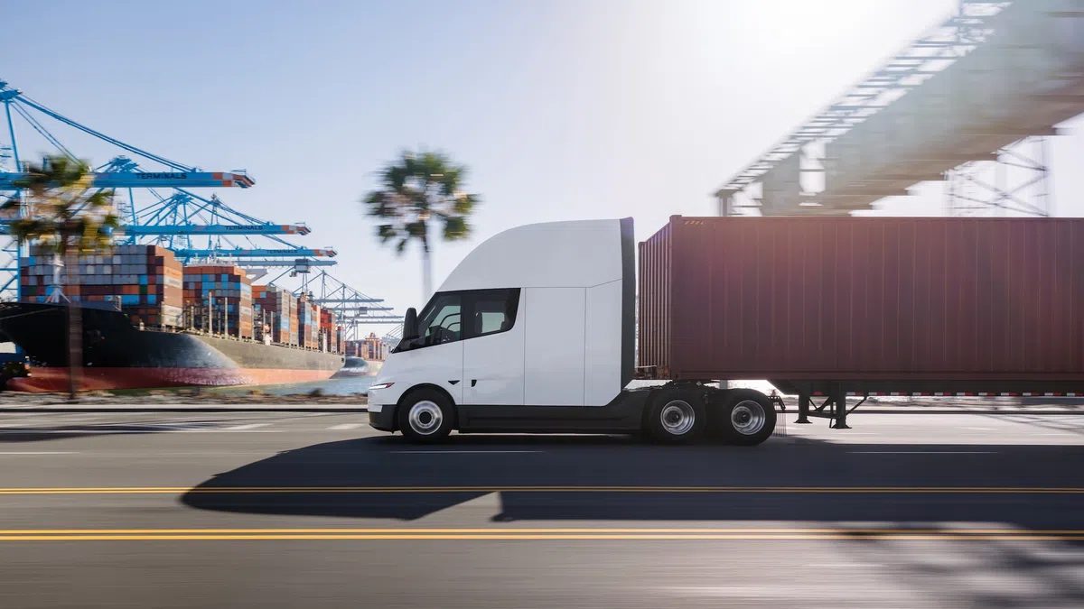 Leveringen van de elektrische Tesla Semi eindelijk van start