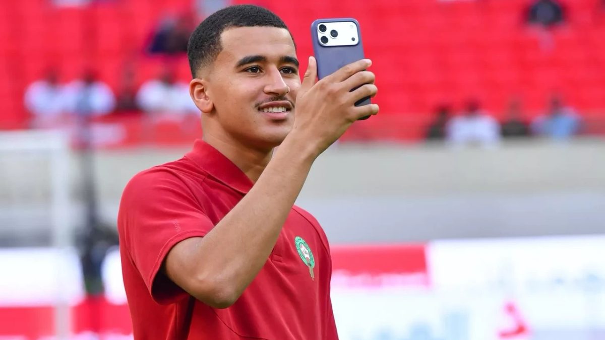 Ajax-talent Ouazane (17) debuteert bij winnend Marokko, Mazraoui scoort