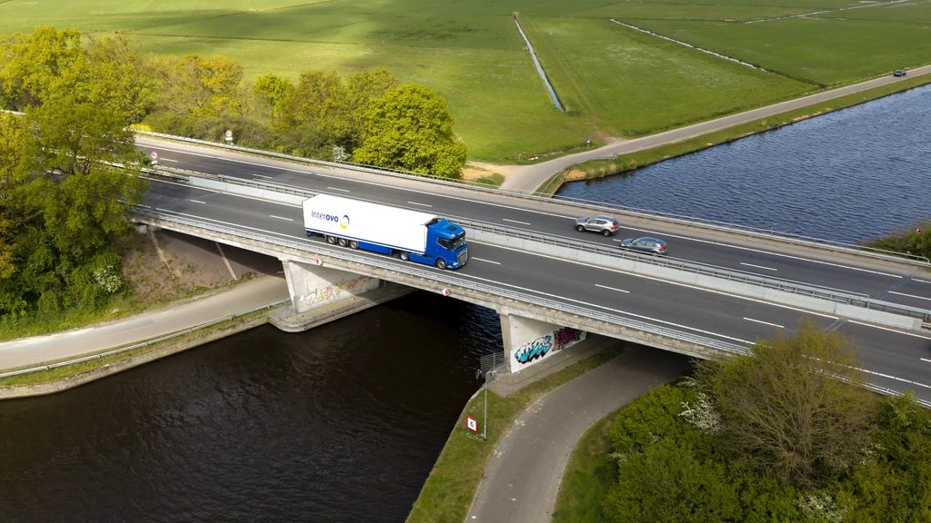 Brug A28 bij Nijkerk 'uit voorzorg' aan beide kanten dicht, verkeer omgeleid