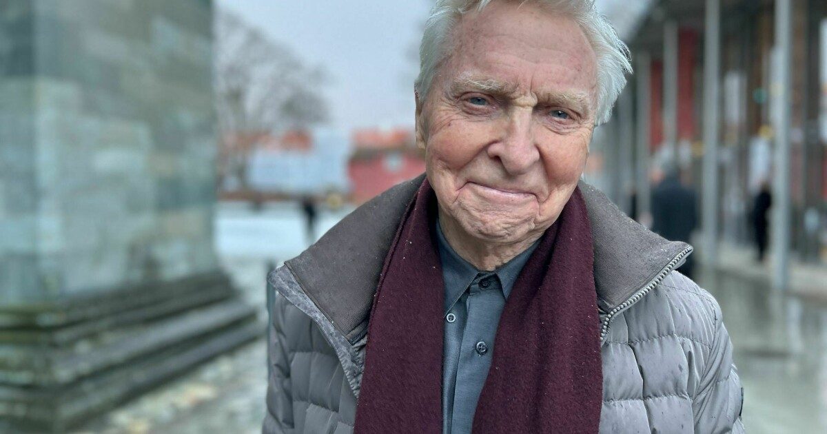 Innrømmer at det var hans telefon som ringte under kong Haralds gravferd