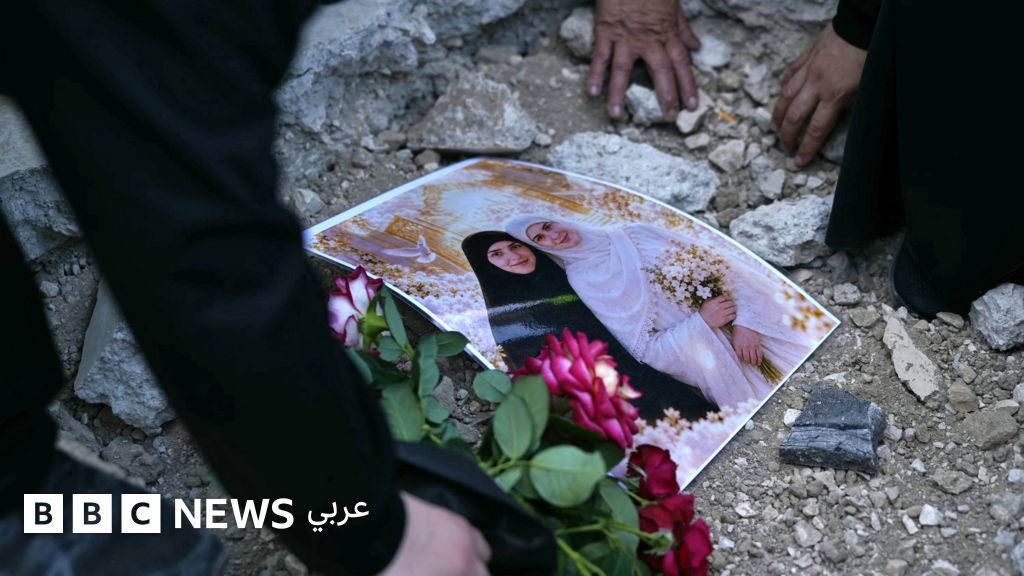 مقتل 12 شخصاً في غارات إسرائيلية على جنوب لبنان وتصعيد يهدد وقف إطلاق النار