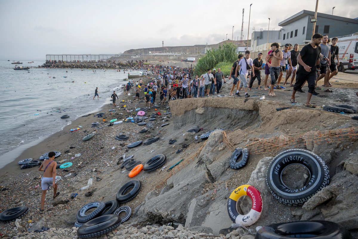 La Audiencia Nacional asume la investigación sobre la entrada masiva de migrantes a Ceuta por “atacar gravemente la int…