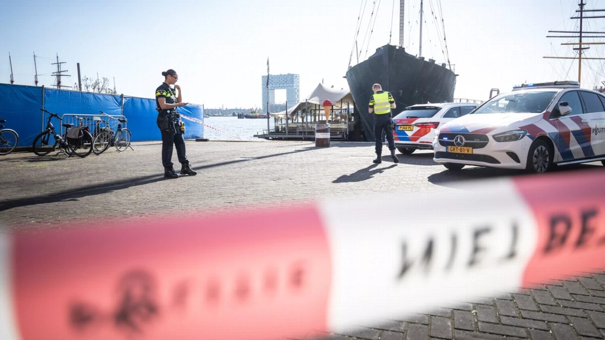 Ooggetuigen over schietpartij op vol terras Amsterdam: 'Het gebeurde allemaal zo snel'
