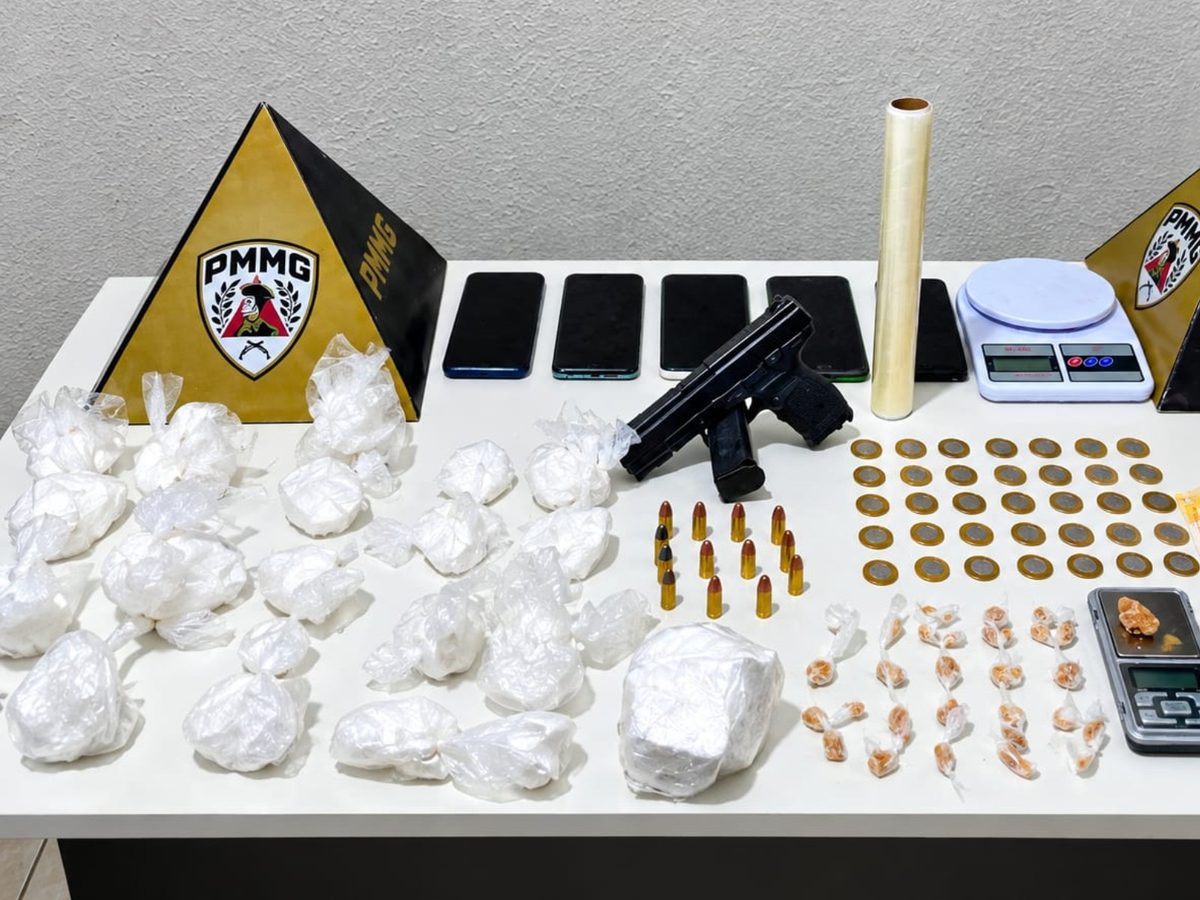 Quatro são presos com crack, cocaína, munições e moto furtada em Timóteo