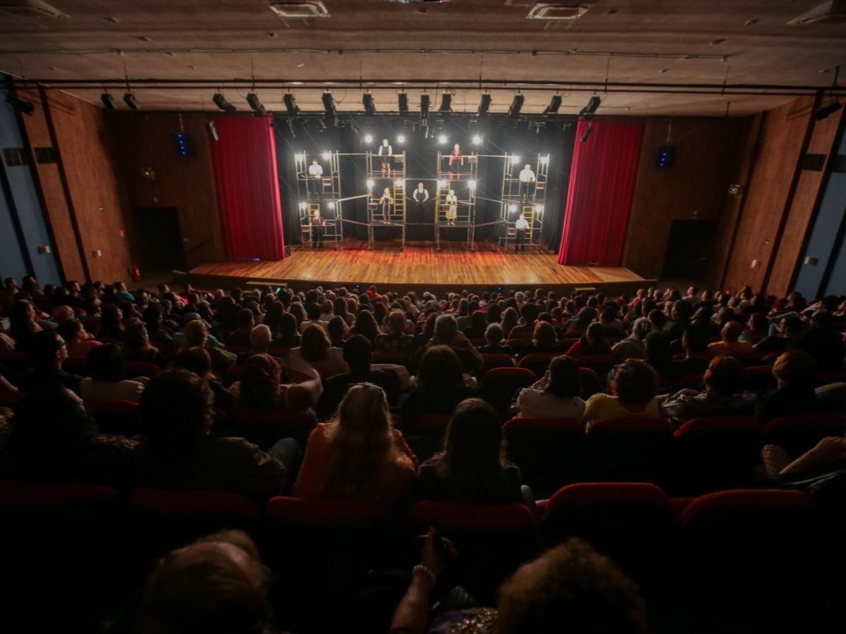 Palácio das Artes completa 18 anos com exposições e peças de teatro em Praia Grande; confira