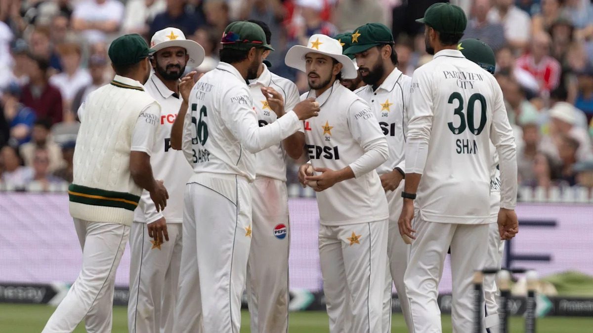 Pakistan investigate 'discipline and conduct'