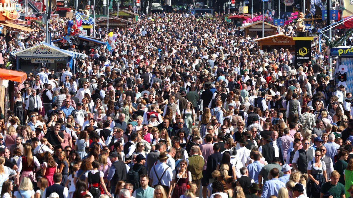 Oktoberfest: Großer Andrang erwartet - Massen stürmen in die Zelte