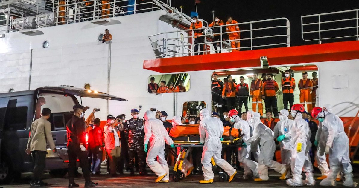 Naufrage d’un ferry en Indonésie : le bilan s’alourdit à 64 morts, 71 personnes toujours recherchées