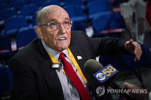줄리아니, 무슬림 맘다니에 "9·11 행사 불참해야"…맘다니 일축