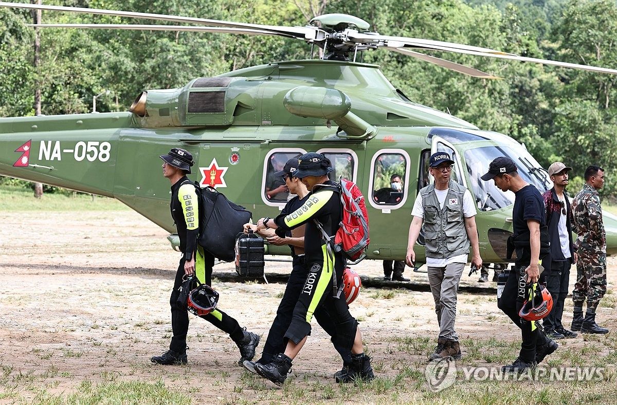 [네팔 대홍수] 네팔 입장 바꿔 "한국인 9명 실종 지역 도보수색 협조"