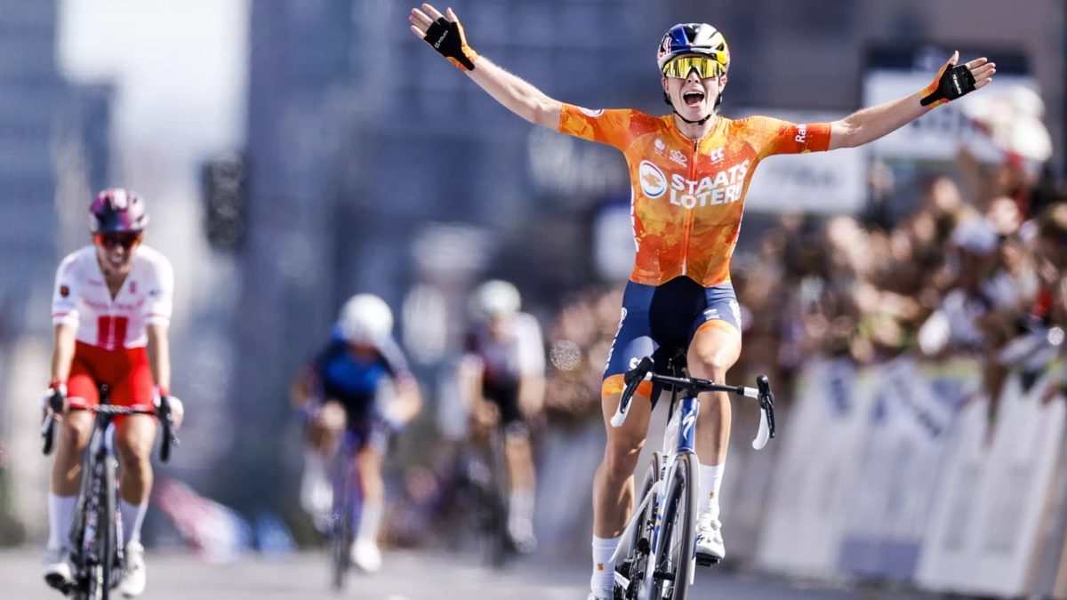 Topfavoriete Vollering pakt eerste wereldtitel na zinderende finale in Montreal