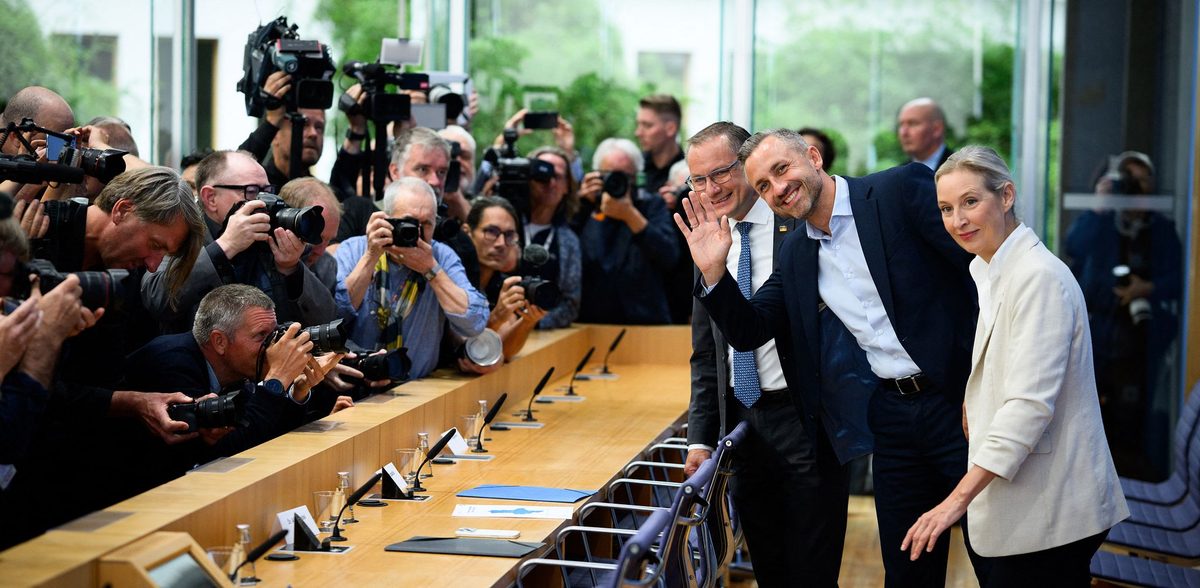 Han kan få makt. Da er tre ting mulig.