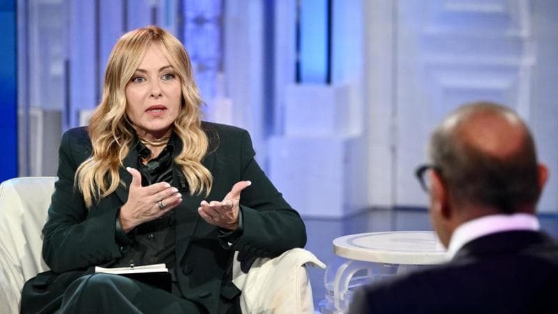 Caro benzina, Meloni confida nel taglio prorogato a fine anno.Lega: tassare chi non lo fa