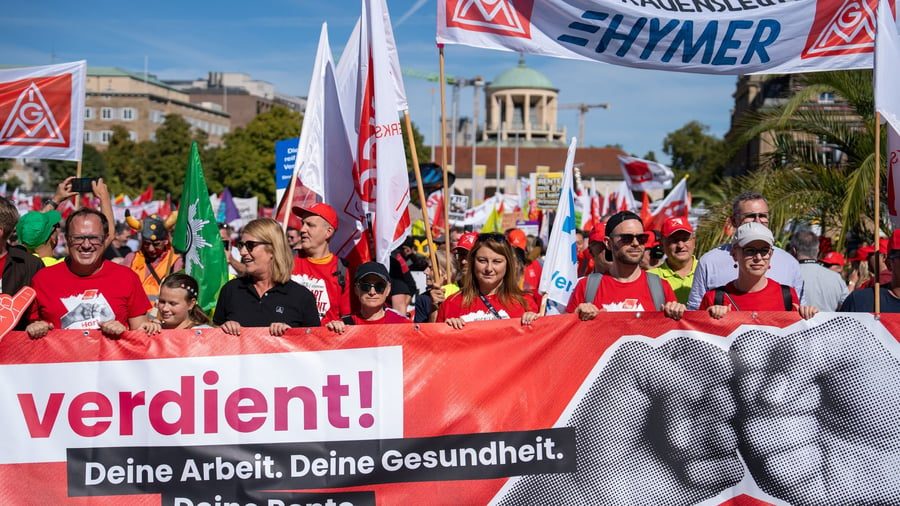 Sozialprotest: Zehntausende demonstrieren für den Sozialstaat