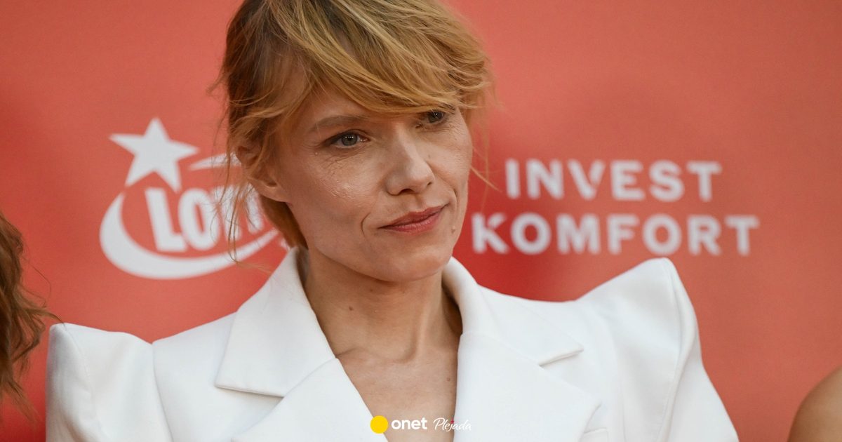 Dawno niewidziana Roma Gąsiorowska pozuje w Gdyni. Wybrała ekstrawagancką kreację