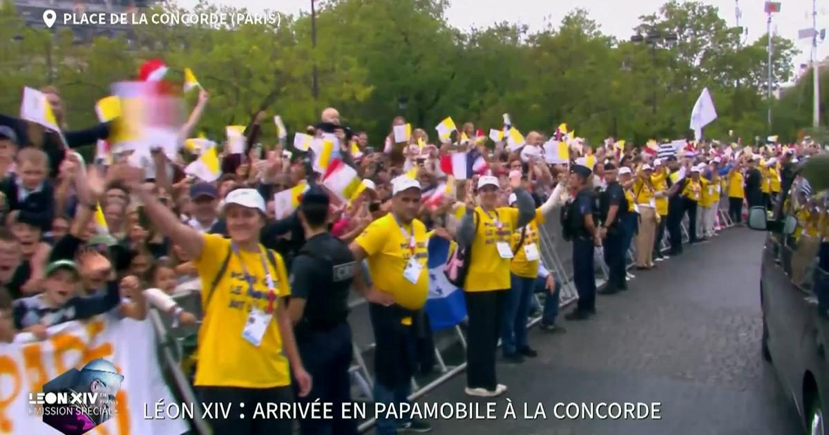 Bébés bénis, marée humaine, ferveur… Les images fortes de la déambulation du pape Léon XIV sur les Champs-Élysées