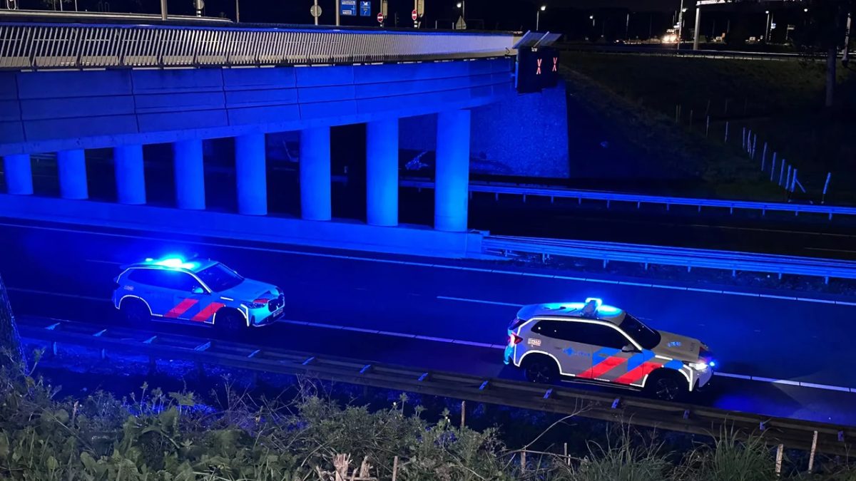 Dode bij nachtelijk ongeluk op A76, slachtoffer geraakt door meerdere auto's